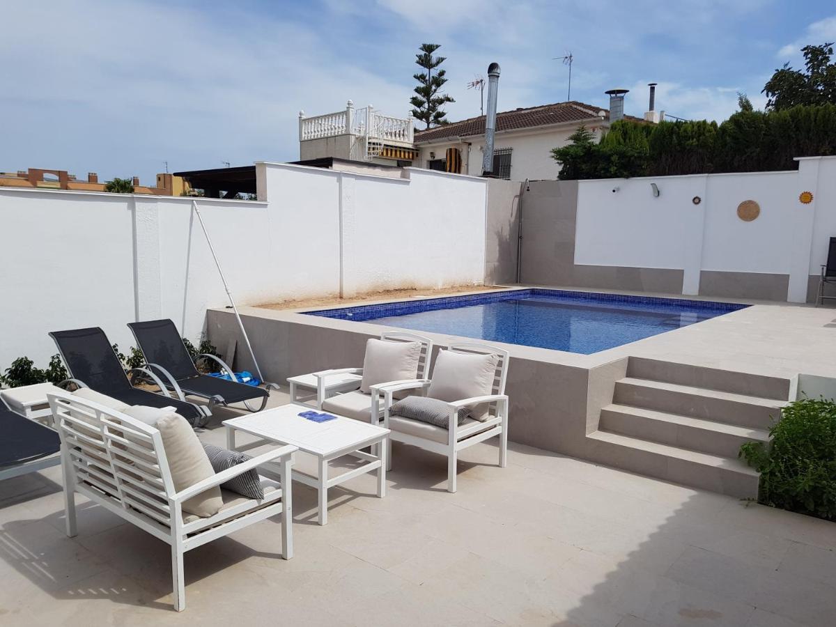 Lovely Bungalow For Four Close To Beach And City In Torrevieja Ngoại thất bức ảnh
