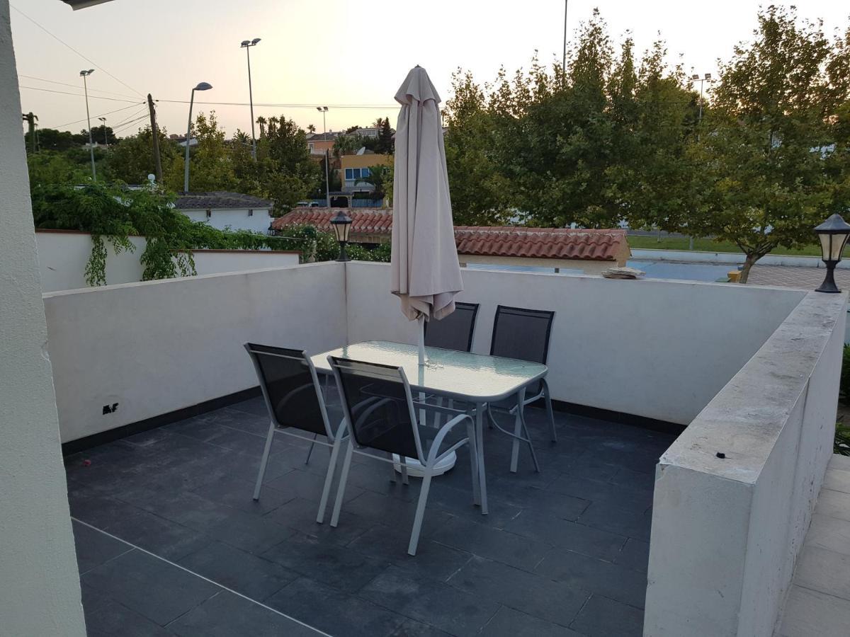 Lovely Bungalow For Four Close To Beach And City In Torrevieja Ngoại thất bức ảnh