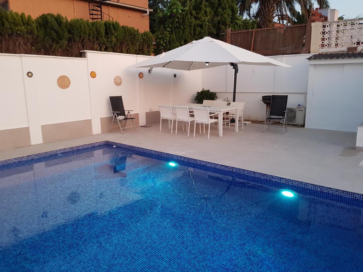 Lovely Bungalow For Four Close To Beach And City In Torrevieja Ngoại thất bức ảnh